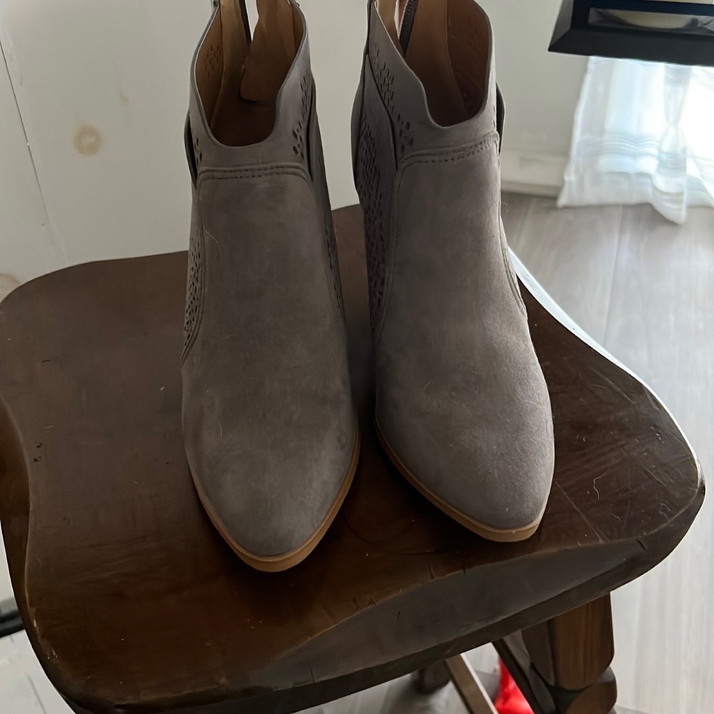 Ankle boots barely worn look like new.